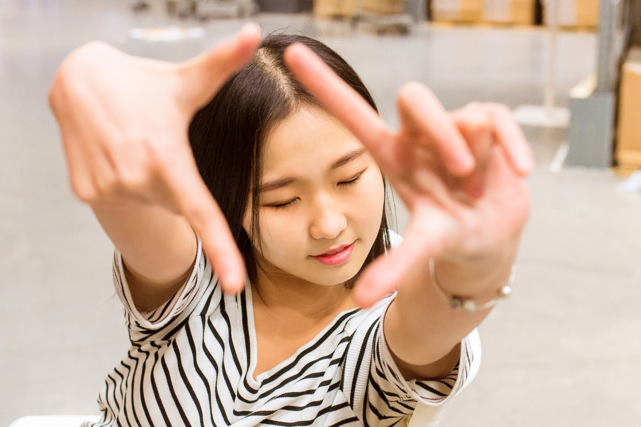 长腿美女浴室内衣性感写真