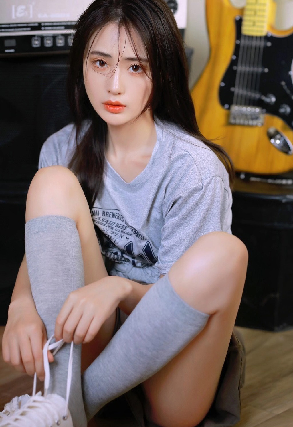 体育美女丝袜长腿养眼居家写真
